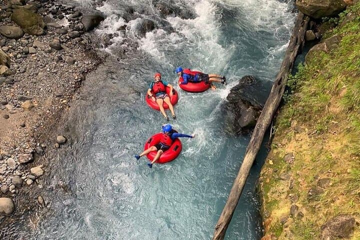 Río Celeste Tubing Tour: Blue-Water River Float & Natural Pool Day Pass from La Fortuna photo 3