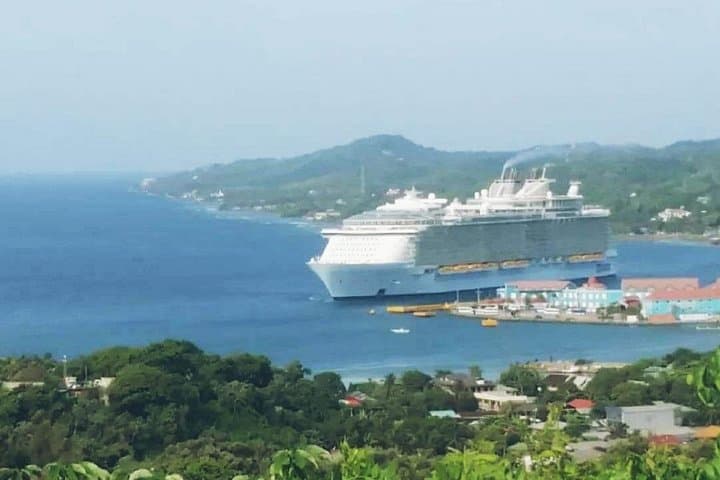 Horseback Riding and Snorkeling at West Bay Beach — Private Roatán Tour photo 4