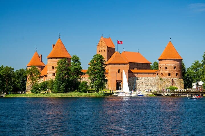 Half-Day Private Tour to Trakai Island Castle from Vilnius: History, Lakeside Walks & Local Culture