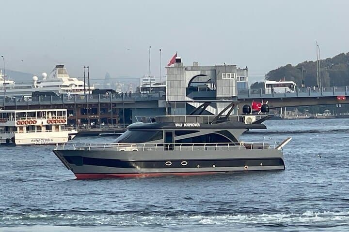 Sunset on the Bosphorus: Luxury Yacht Cruise in Istanbul