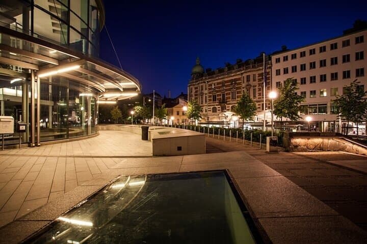 Private Gothenburg Walking Tour: Cathedral, Horticultural Gardens & Götaplatsen photo 4