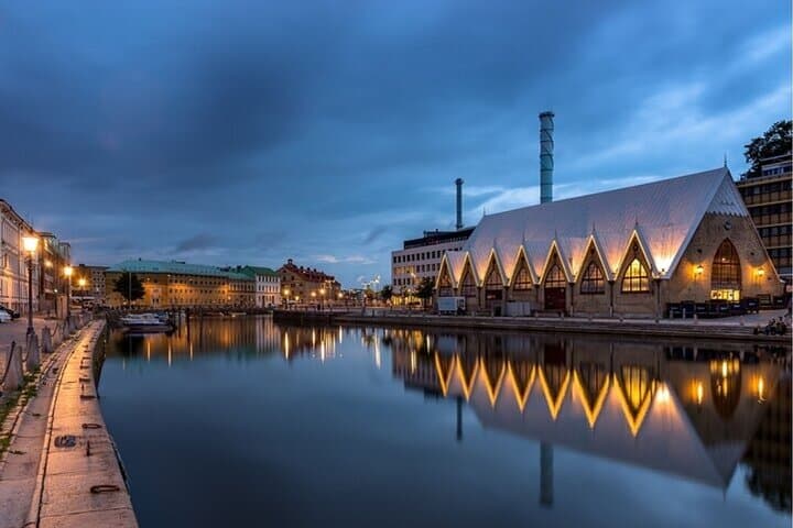 Private Gothenburg Walking Tour: Cathedral, Horticultural Gardens & Götaplatsen photo 5