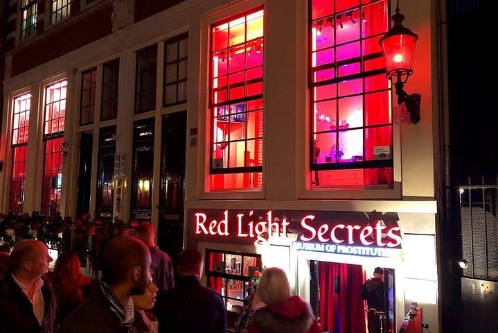 Exploring Amsterdam’s Red Light District: Outskirts Walking Tour & Local Insights