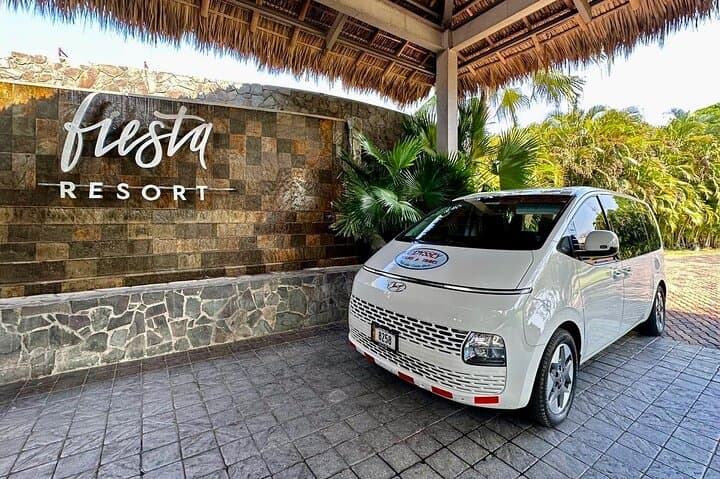 Private transfer from SJO Airport to Fiesta Resort — Puntarenas shuttle with Wi‑Fi photo 2