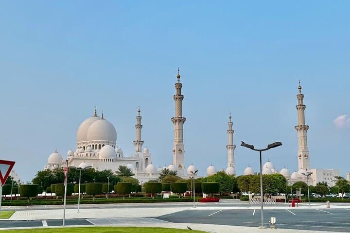 Private Abu Dhabi City Tour from Dubai — Sheikh Zayed Mosque, Heritage Village & Corniche photo 4