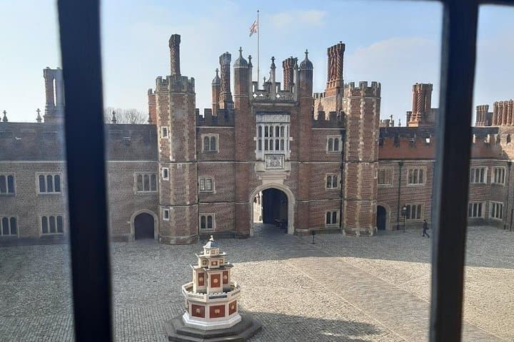Secrets of Henry VIII: Private Six Wives Tour at Hampton Court Palace photo 3