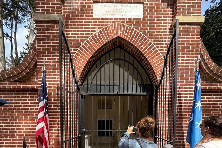 Private Mount Vernon & Arlington National Cemetery Tour — Full-Day Washington DC History Experience photo 3