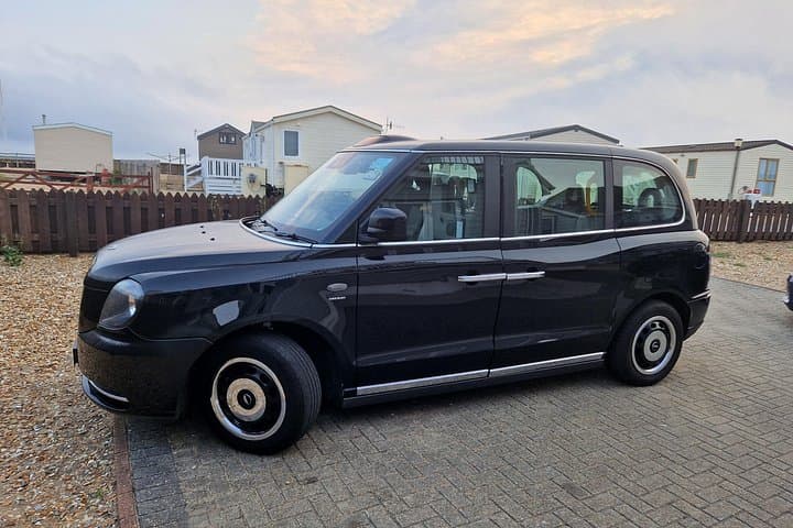London Private Guided Taxi Tour — Classic Black Cab Sightseeing in Central London photo 4