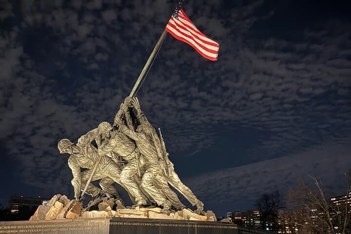 Private Monuments at Night: Washington DC After-Dark Guided Tour photo 3