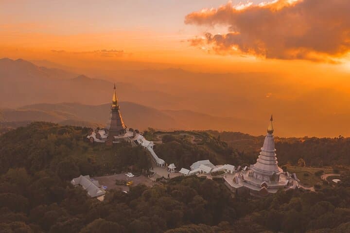 Doi Inthanon Full-Day Trek: King's & Queen's Pagodas, Pha Dok Siew Trail photo 3