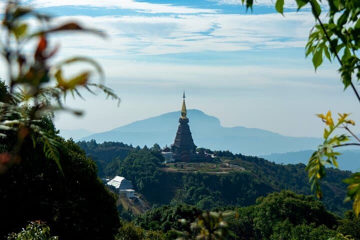Doi Inthanon Full-Day Trek: King's & Queen's Pagodas, Pha Dok Siew Trail
