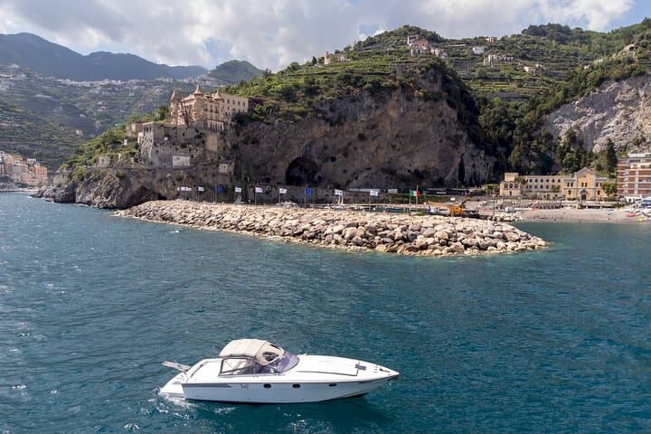 Private Amalfi Coast Boat Tour with Drinks — Positano, Amalfi & Hidden Caves photo 5