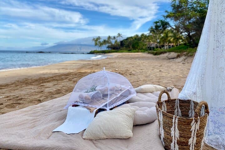 Private Breakfast Charcuterie on a Hidden Maui Beach with Photos photo 2