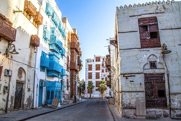 Jeddah Heritage Walk: Explore Al-Balad, Corniche & Local Culture in 3 Hours