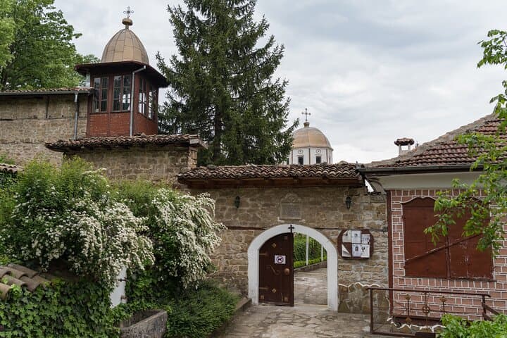 Veliko Tarnovo & Arbanasi Private Day Tour from Sofia — Tsarevets Fortress and Frescoed Churches photo 5