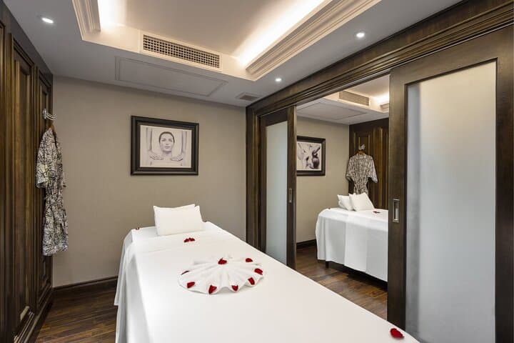 2-Day Chill Cruise: Explore Halong and Lan Ha Bay photo 6