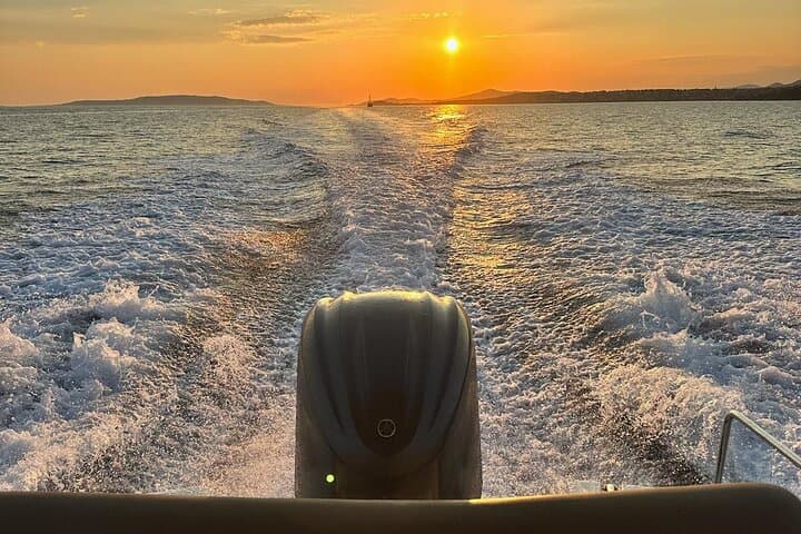 Private Sunset Boat Tour in Split with Wine and Live Music photo 6