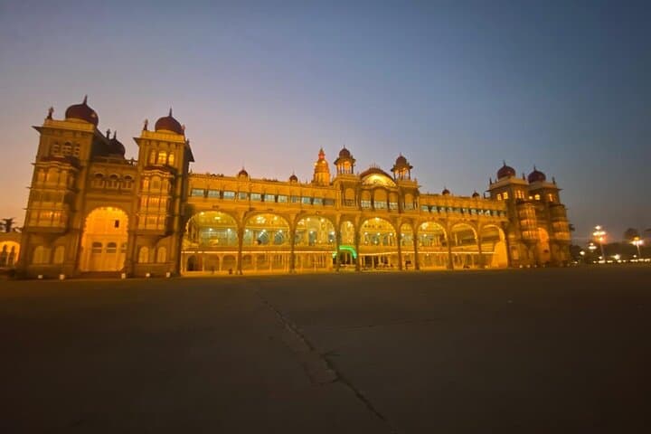 Mysore Day Trip: Private Guided Tour to Mysuru Palace and Chamundi Hill