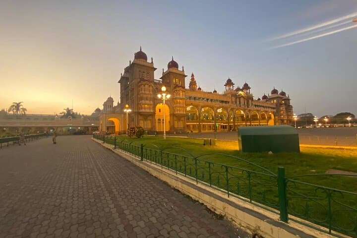 Mysore Day Trip: Private Guided Tour to Mysuru Palace and Chamundi Hill photo 6
