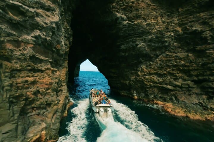 Na Pali Coast Zodiac Raft and Snorkel Expedition from Waimea, Kauai