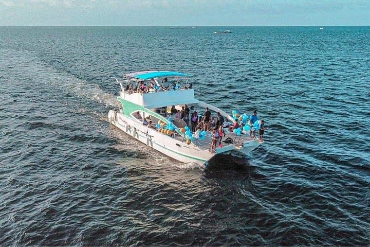 Bávaro-Punta Cana Premium Party Boat: Catamaran Snorkel, Natural Pool & Foam Party photo 2