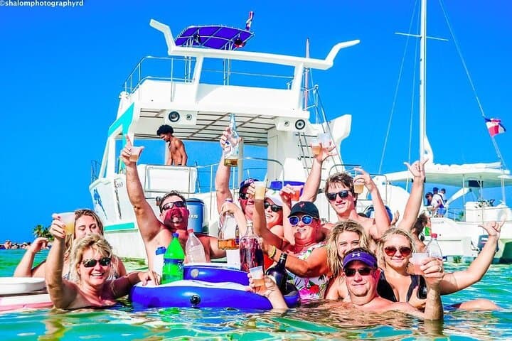 Bávaro-Punta Cana Premium Party Boat: Catamaran Snorkel, Natural Pool & Foam Party photo 4