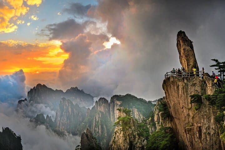 3-Day Huangshan Adventure: Yellow Mountain Sunrise, Hongcun & Tunxi Ancient Street photo 2
