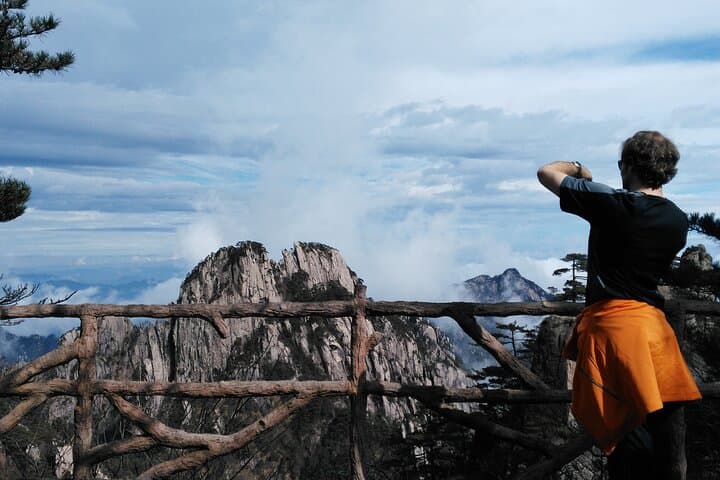 3-Day Huangshan Adventure: Yellow Mountain Sunrise, Hongcun & Tunxi Ancient Street photo 3