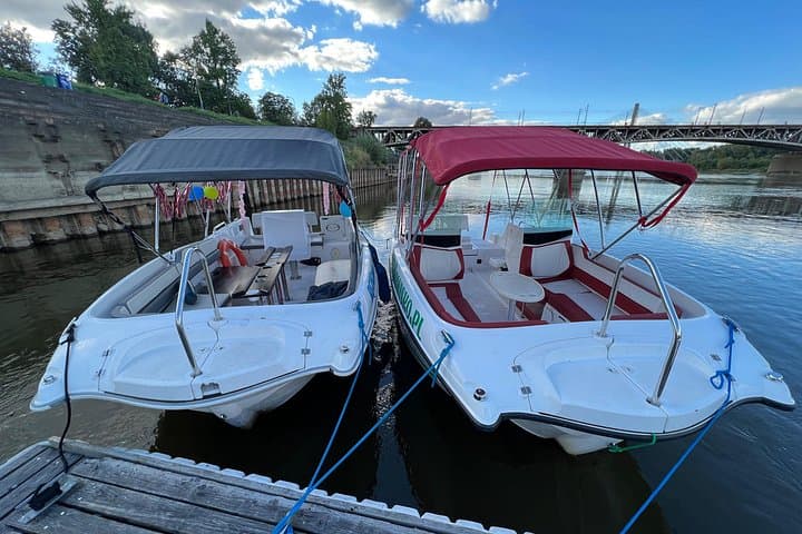 Private Vistula River Cruise in Warsaw — 1-Hour Motorboat for 9 with Skipper photo 2