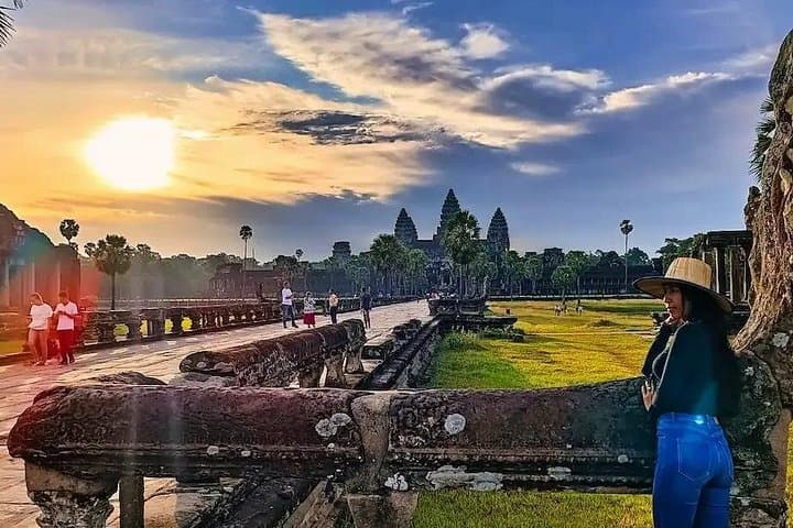 Angkor Wat Sunrise Vespa Tour: Secret Sunrise Spot & Temple Ride photo 3
