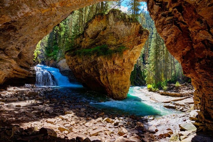 One-Day Banff Circuit: Lake Louise, Moraine (or Emerald), Johnston Canyon & Banff Town photo 4
