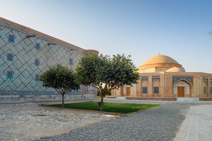 Walking Tour of Samarkand: Registan, Gur-Emir & Shahi Zinda photo 6