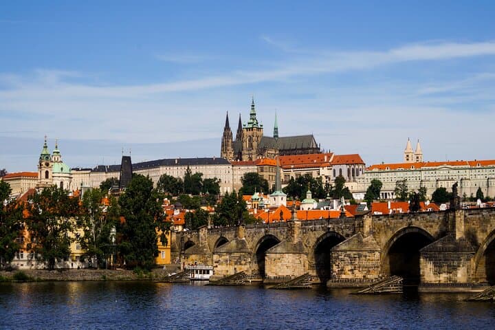 Prague Castle & Strahov Monastery Walking Tour: Panoramic Views and Historic Courtyards