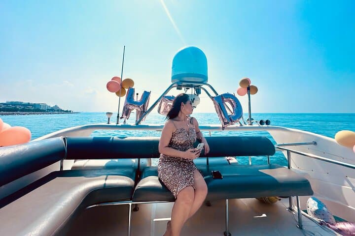 Dubai Marina Private Yacht Charter — Cruise to Atlantis & Burj Al Arab photo 4