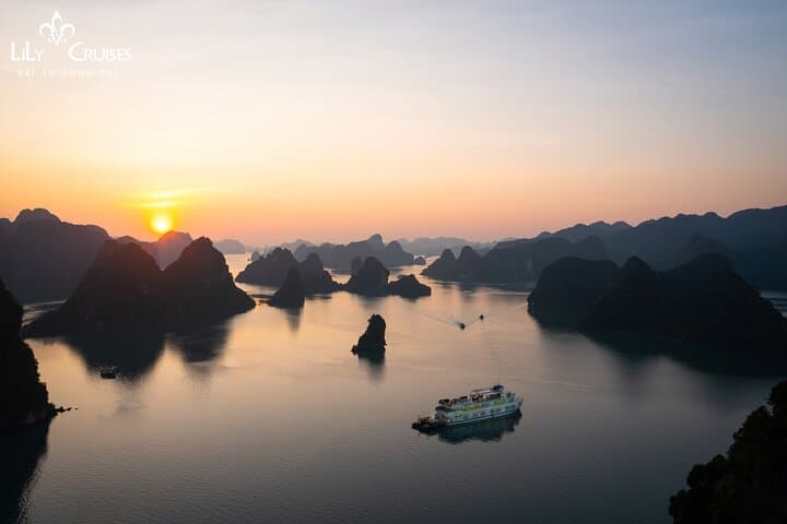 2-Day Arcady Cruise in Ha Long Bay — Kayak, Cave & Onboard Luxury photo 5