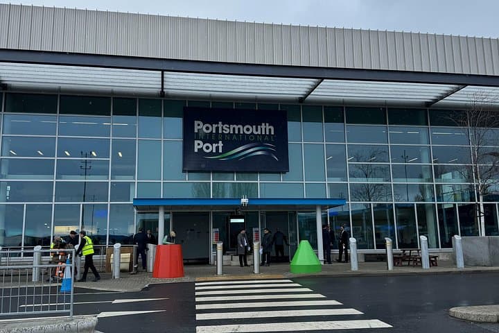 Private Transfer Portsmouth to London — Direct or Via Stonehenge, Salisbury & Windsor photo 2