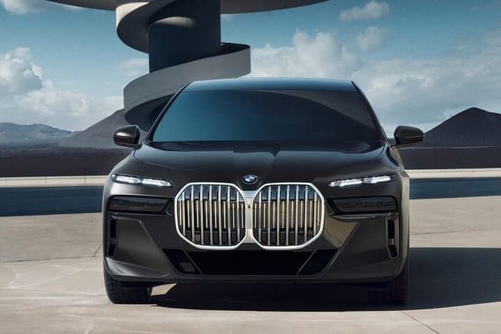 Manhattan to Newark EWR: Private Sedan Transfer in a Luxury BMW photo 1