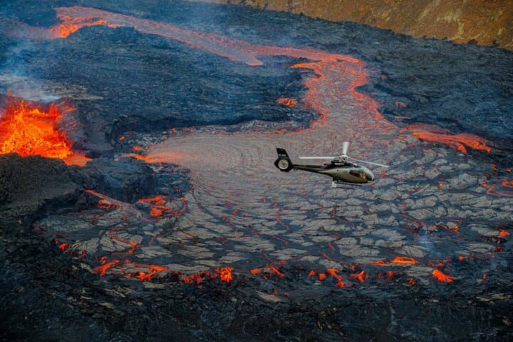 Helicopter Tour Over Reykjanes Volcano Eruption Sites