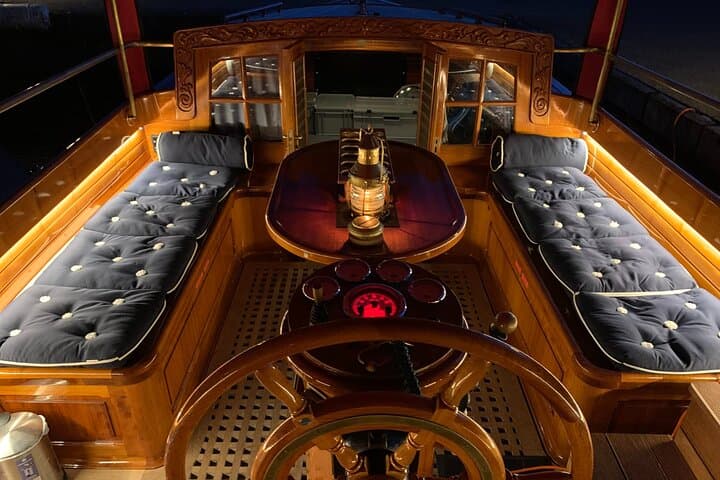 Private Lake Lucerne Cruise on the Classic QUATAGIS photo 4