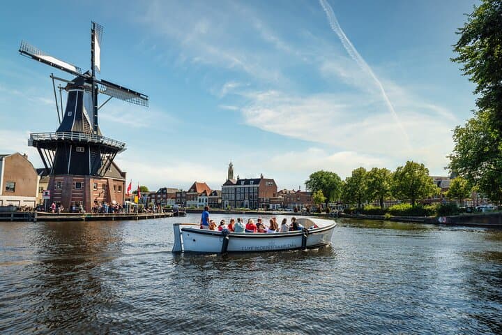Haarlem Open Canal Tour: Live-Guided 50-Minute Electric Boat Experience photo 3