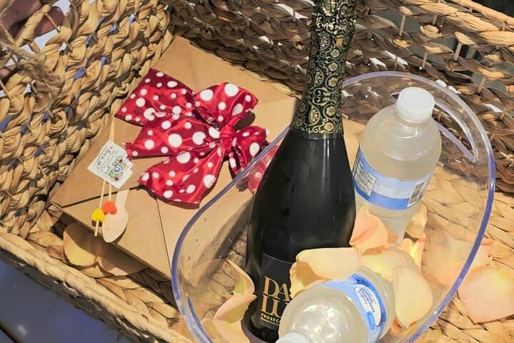Floating Private Picnic on Condado Lagoon: Romantic 1‑Hour Charcuterie & Prosecco photo 2