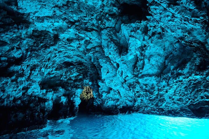 Private 5-Island Speedboat Tour: Blue Cave, Hvar & Pakleni Islands photo 2