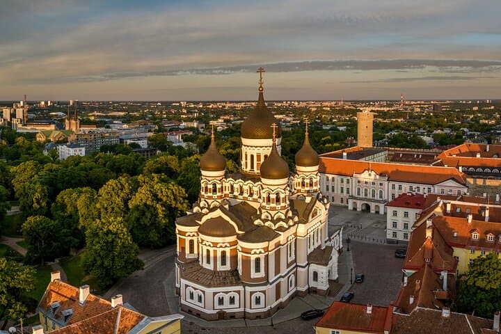 Enchanting Tallinn Private Old Town Walking Tour — 2-Hour Guided Experience