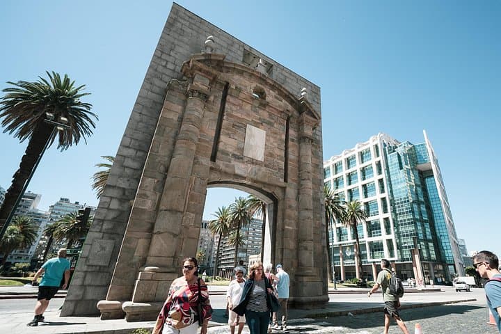 Discover Montevideo by Hop-On Hop-Off Tourist Bus: Best Sights & Practical Tips photo 3