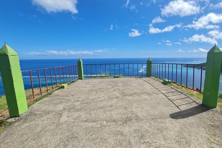 Half-Day 4WD Safari of Moorea — Belvedere, Pineapple Fields & Marae photo 4
