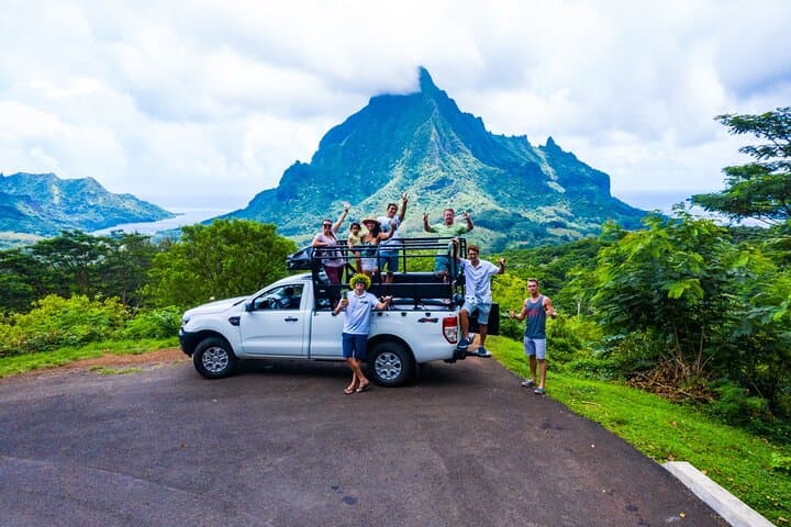 Half-Day 4WD Safari of Moorea — Belvedere, Pineapple Fields & Marae
