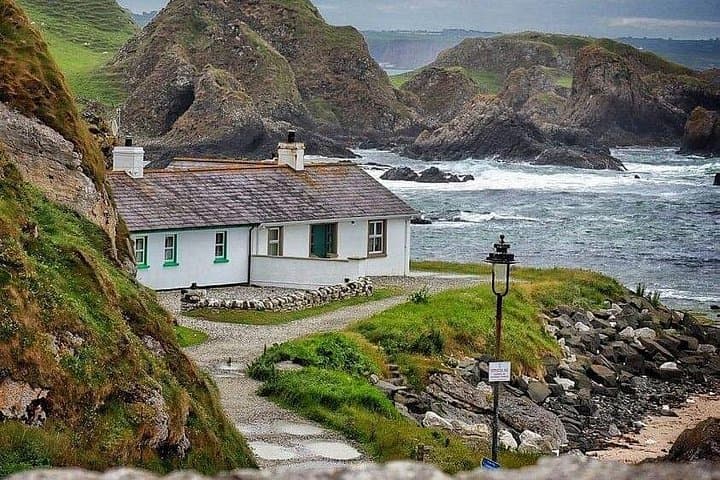 Giant's Causeway Private Coastal Tour from Belfast — Luxury Mercedes photo 4
