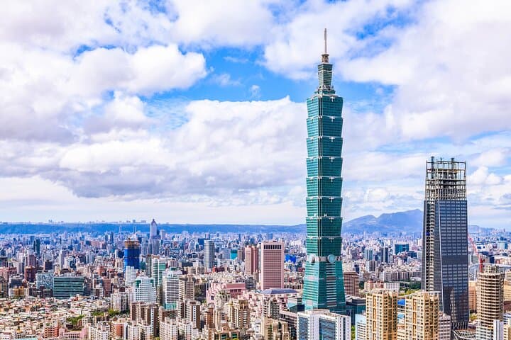 Custom 8-Hour Private Taipei City Exploration by Car