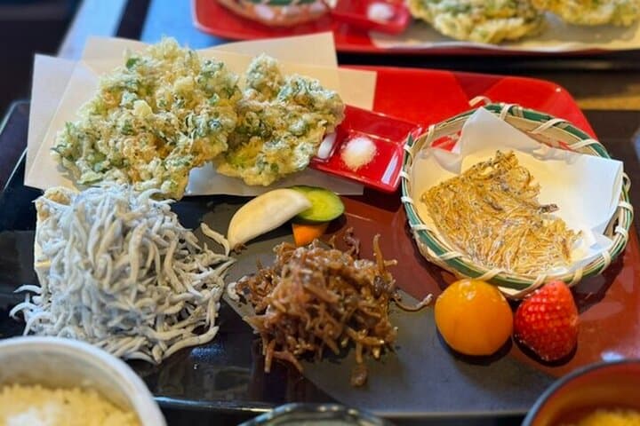 Private Kamakura and Enoshima Day Tour: Temples, Coastal Views & Local Eats photo 5
