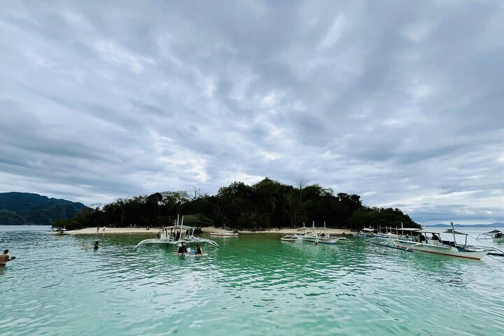Coron Island Ultimate Tour: Private Boat to Kayangan Lake, Twin Lagoon & Barracuda Lake photo 5